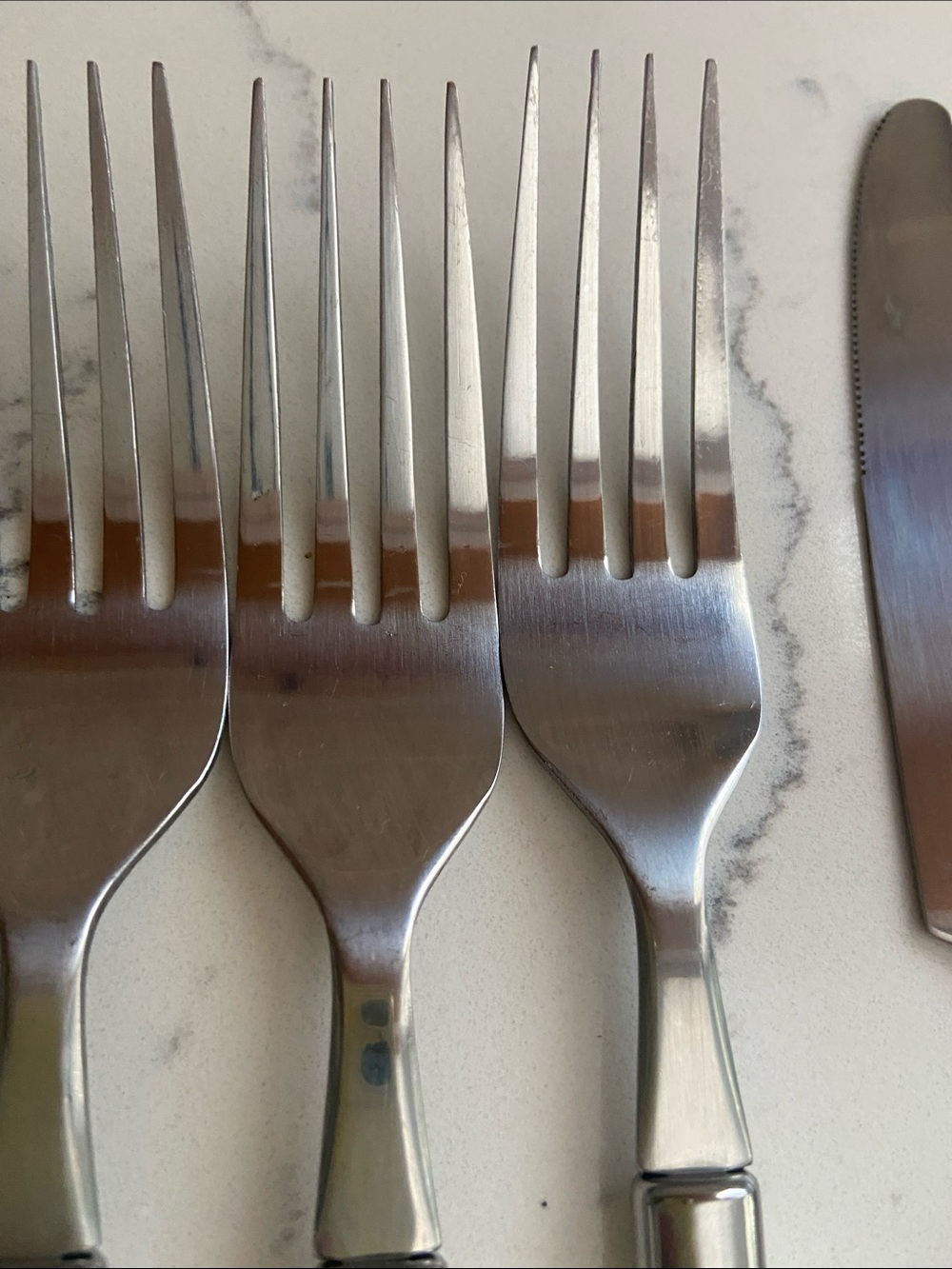 Vintage Mid Century White Handle Flatware Set 12 Pieces Stainless Taiwan - Picture 5 of 6